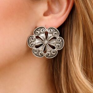 Vintage Silver Plated Floral Clip On Earrings Gothic Filigree 1.5in